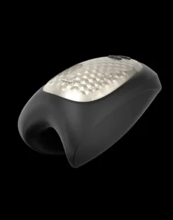 Man.Wand Pulsion One Masturbator - Zwart 16 Man.Wand Pulsion One Masturbator - Zwart -Cock & Ball Toys winkel Man Wand Pulsion One Masturbator zwart 8