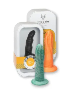 Ylva & Dite - XL Dildo Helios - Metallic Zwart/Grijs 11 Ylva & Dite - XL Dildo Helios - Metallic Zwart/Grijs -Cock & Ball Toys winkel Ylva Dite XL Dildo HELIOS metallic zwartgrijs 6